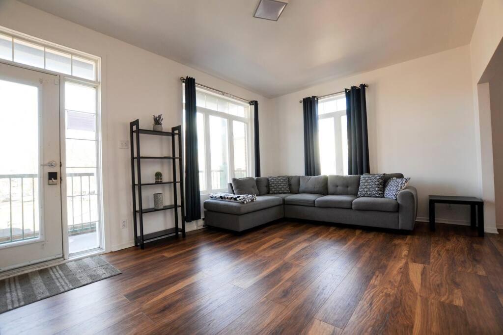 The 1810 - Spacious With Balcony - North Of Quebec 외부 사진