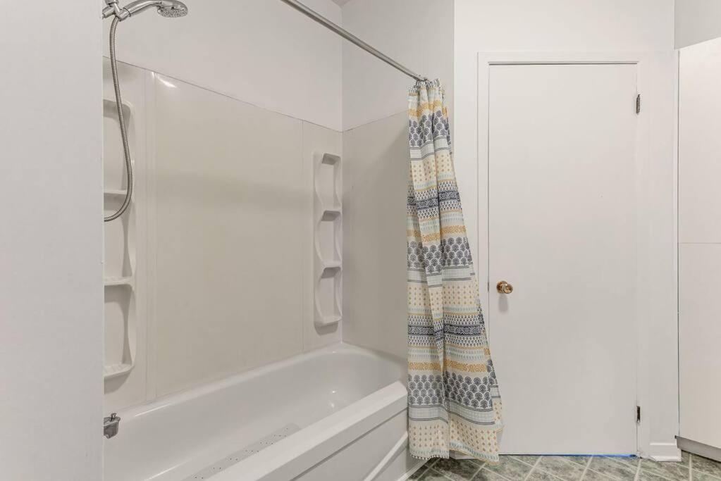 The 1810 - Spacious With Balcony - North Of Quebec 외부 사진